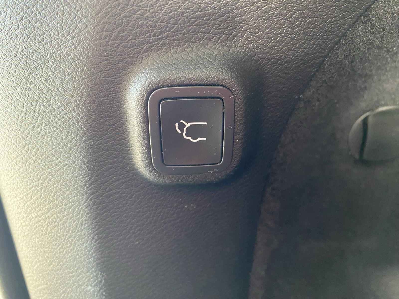 Used 2019 Bright White Clearcoat Jeep Limited image 8