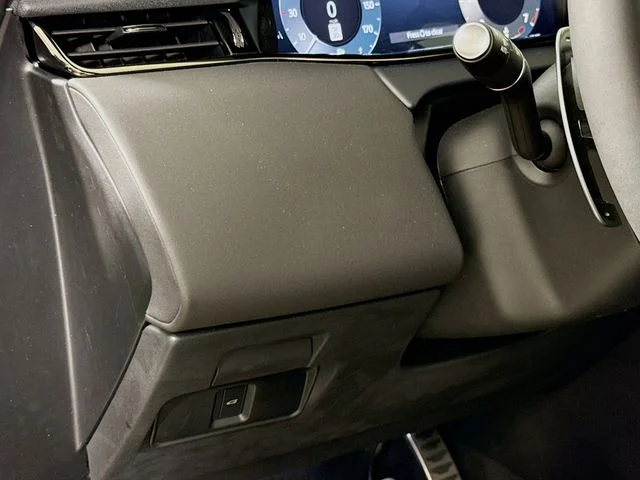 Certified Used 2026 Blue Land Rover Dynamic image 10