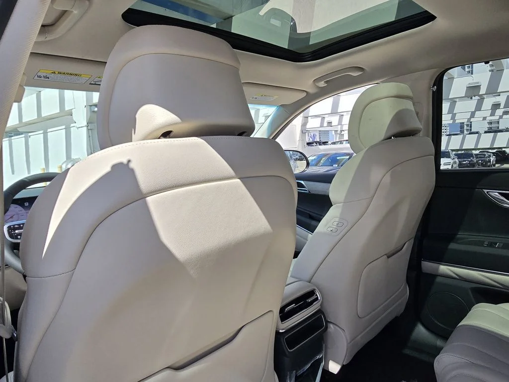 New 2026 White Genesis 2.5T image 10