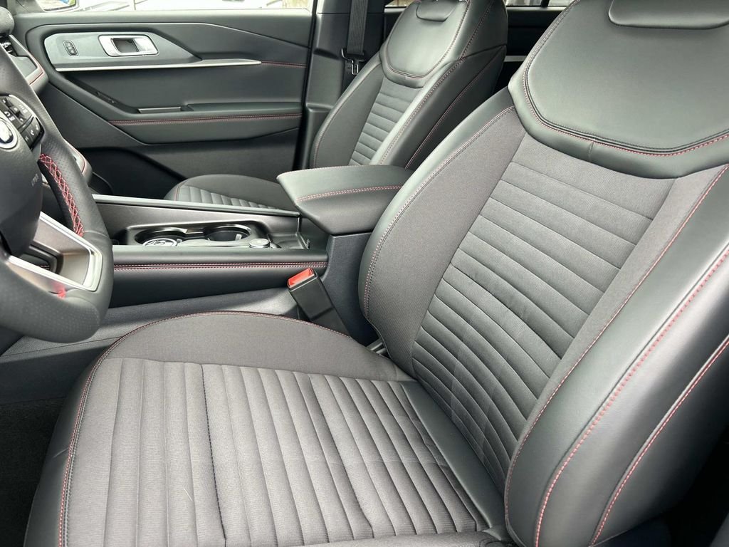 New 2026 Star White Metallic Tri-Coat Ford ST-Line image 16