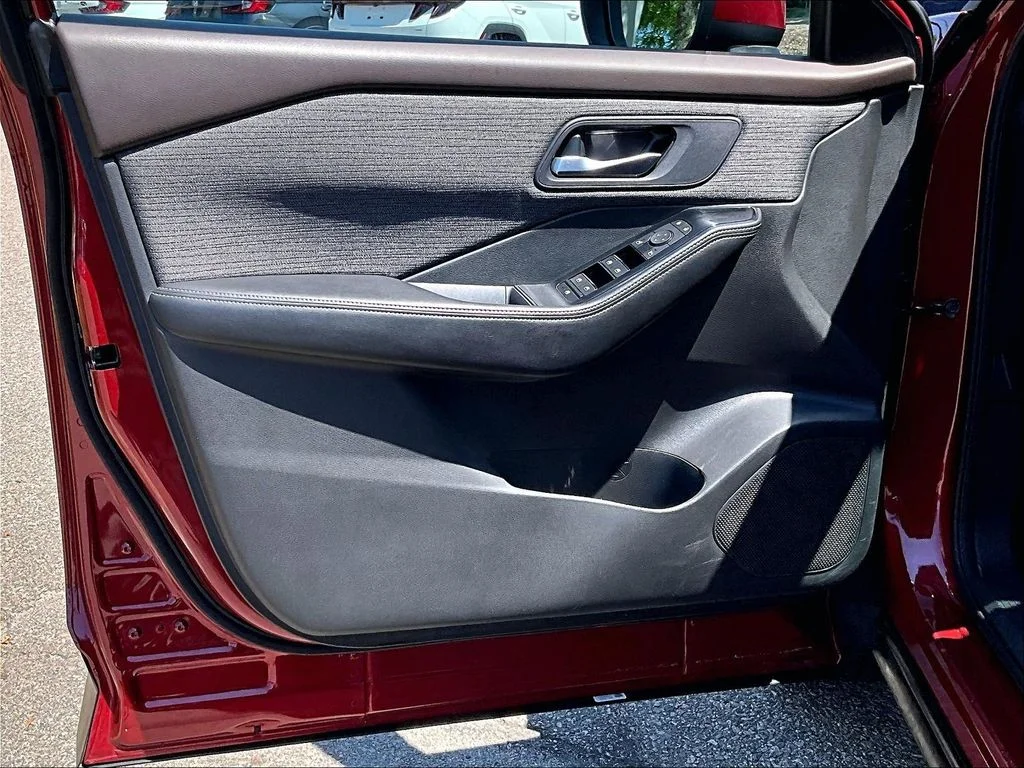 Used 2023 Red Nissan SV image 9