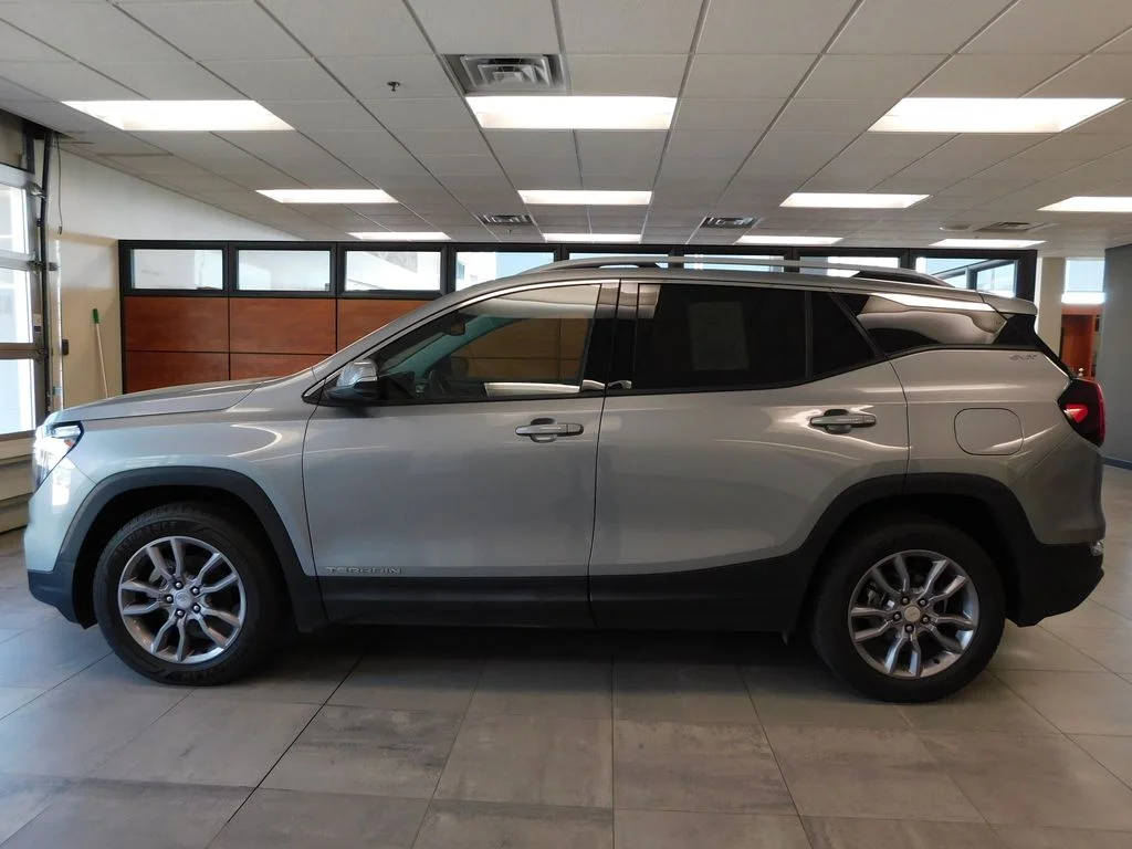 Used 2023 Sterling GMC SLT image 10