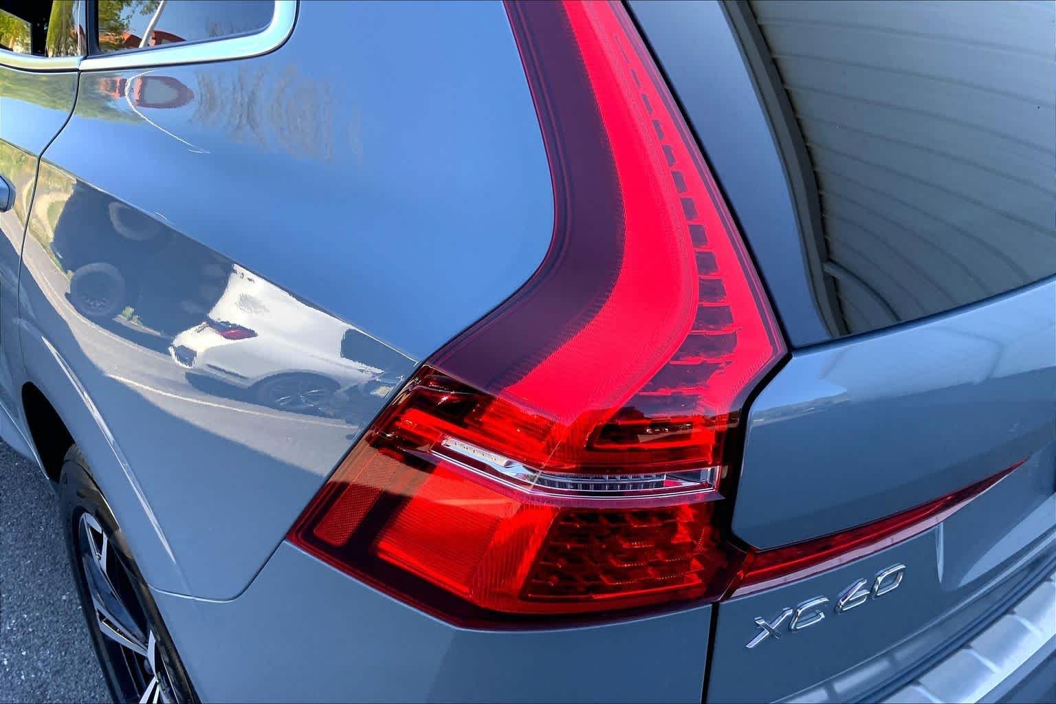 Used 2022 Platinum Grey Metallic Volvo Momentum image 28