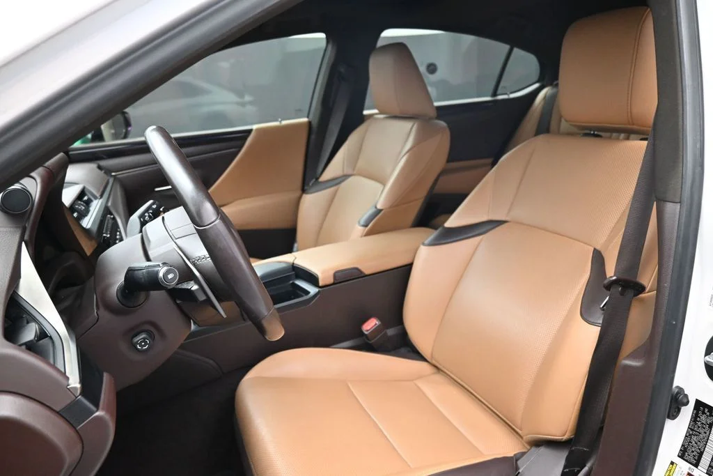 Used 2021 White Lexus 350 image 21