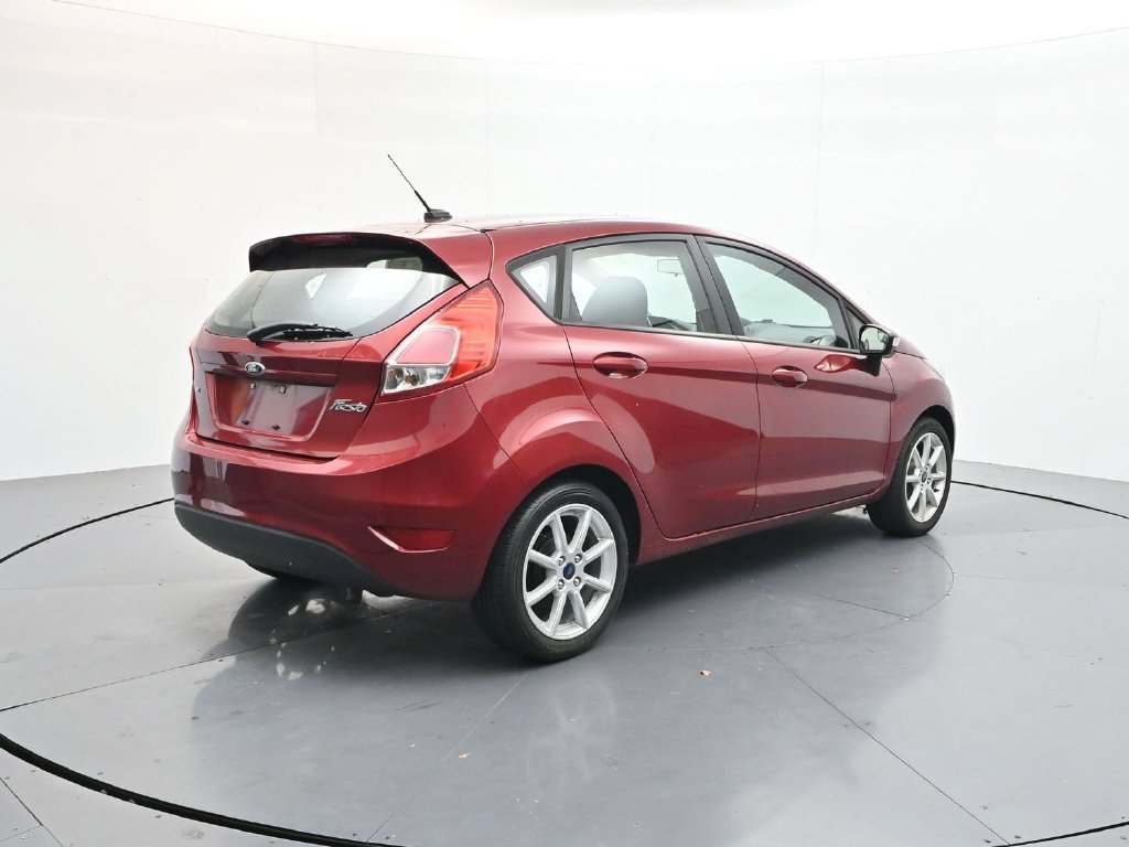 Used 2015 Red Ford SE image 7