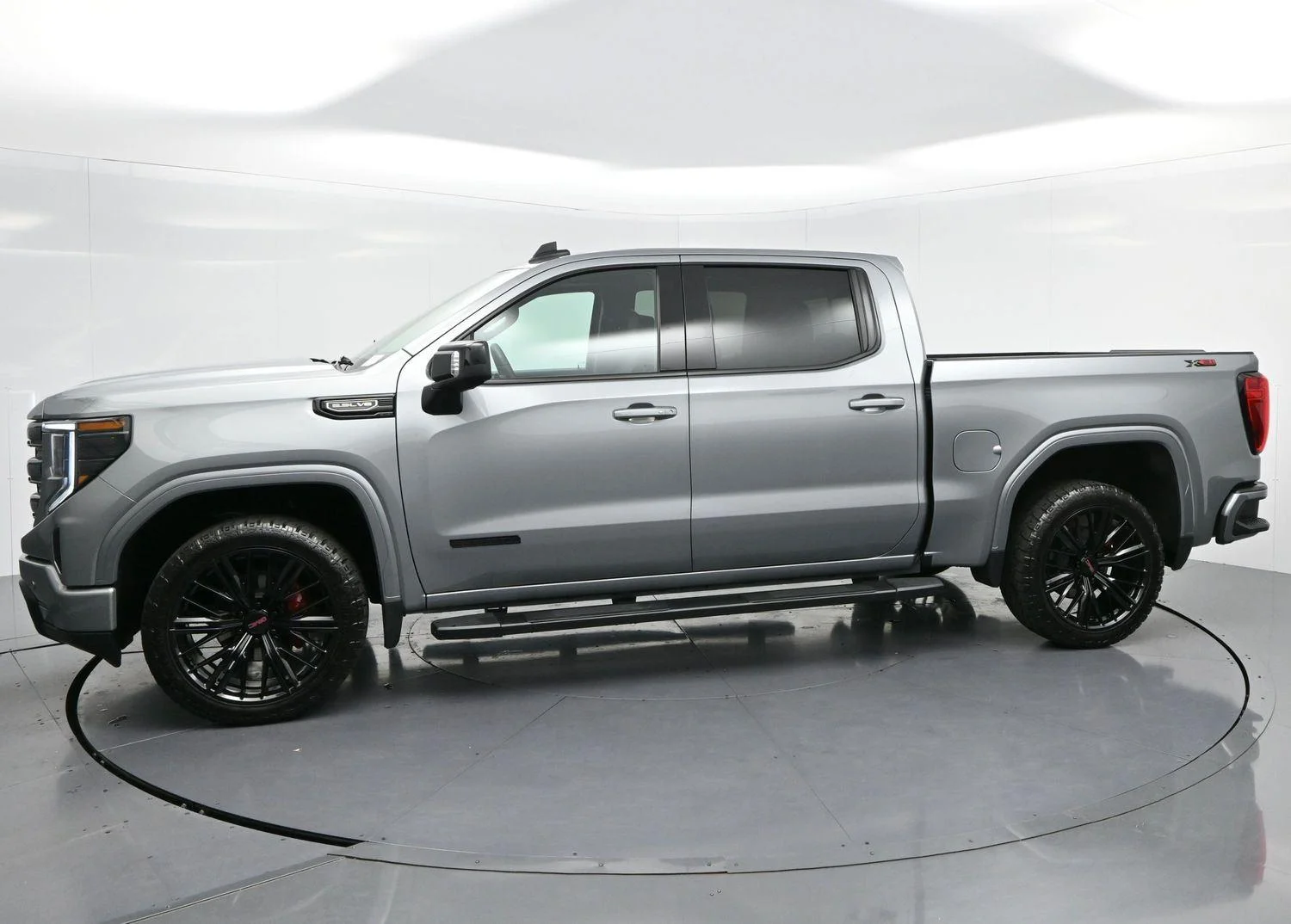 Used 2026 Sterling Metallic GMC Elevation image 4