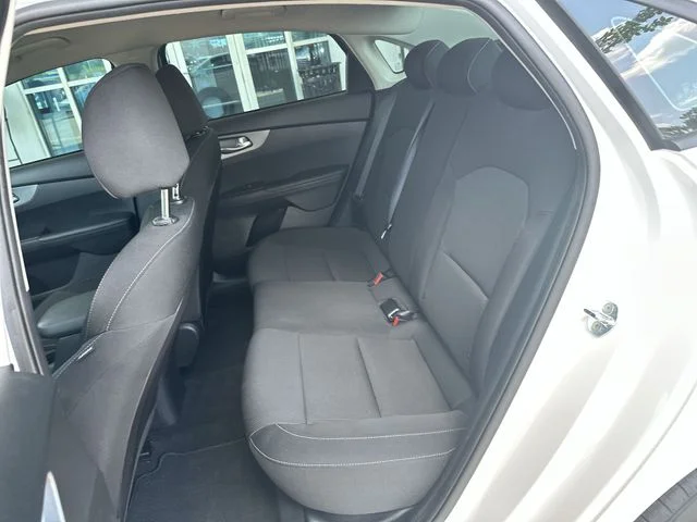 Used 2021 White Kia LXS image 22