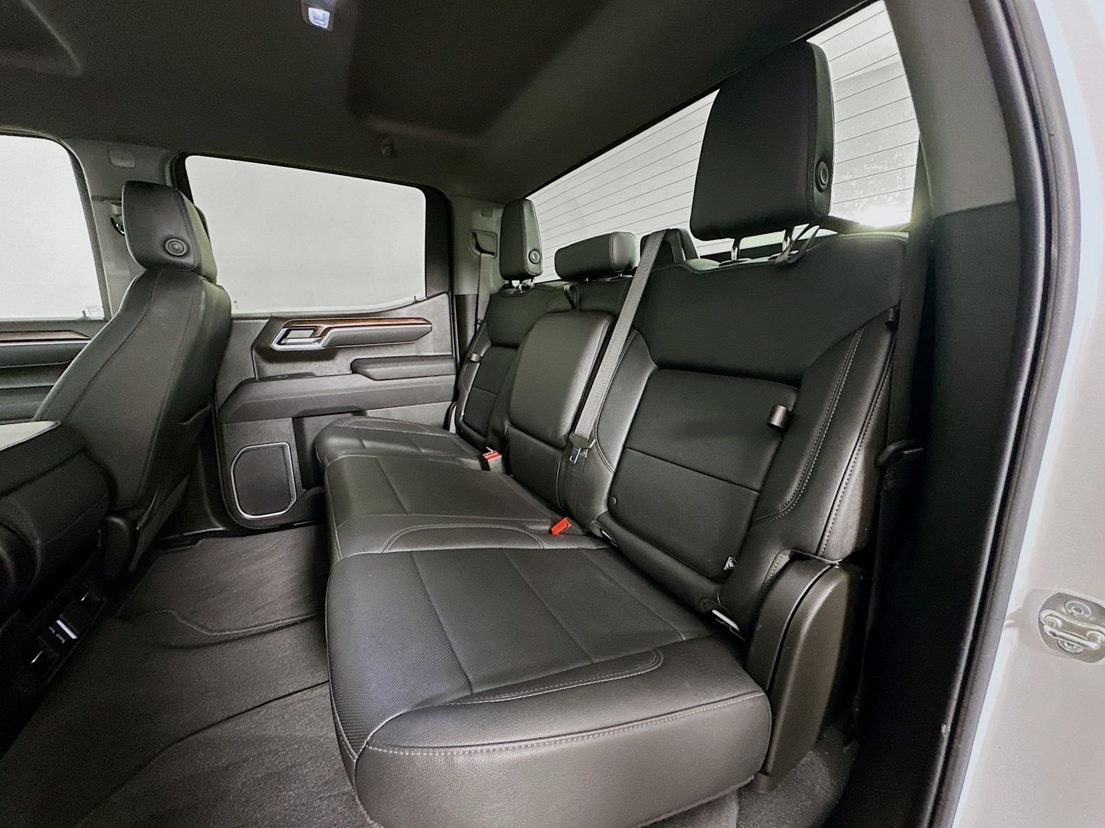 Used 2025 Summit White GMC SLT image 24