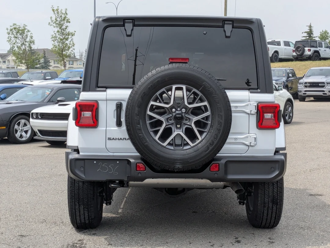 New 2025 White Jeep Sahara - - 4x4 - McKinley Leather Seats - Technology Grp - Safety Grp - Alpine Prem Audio & More! image 6