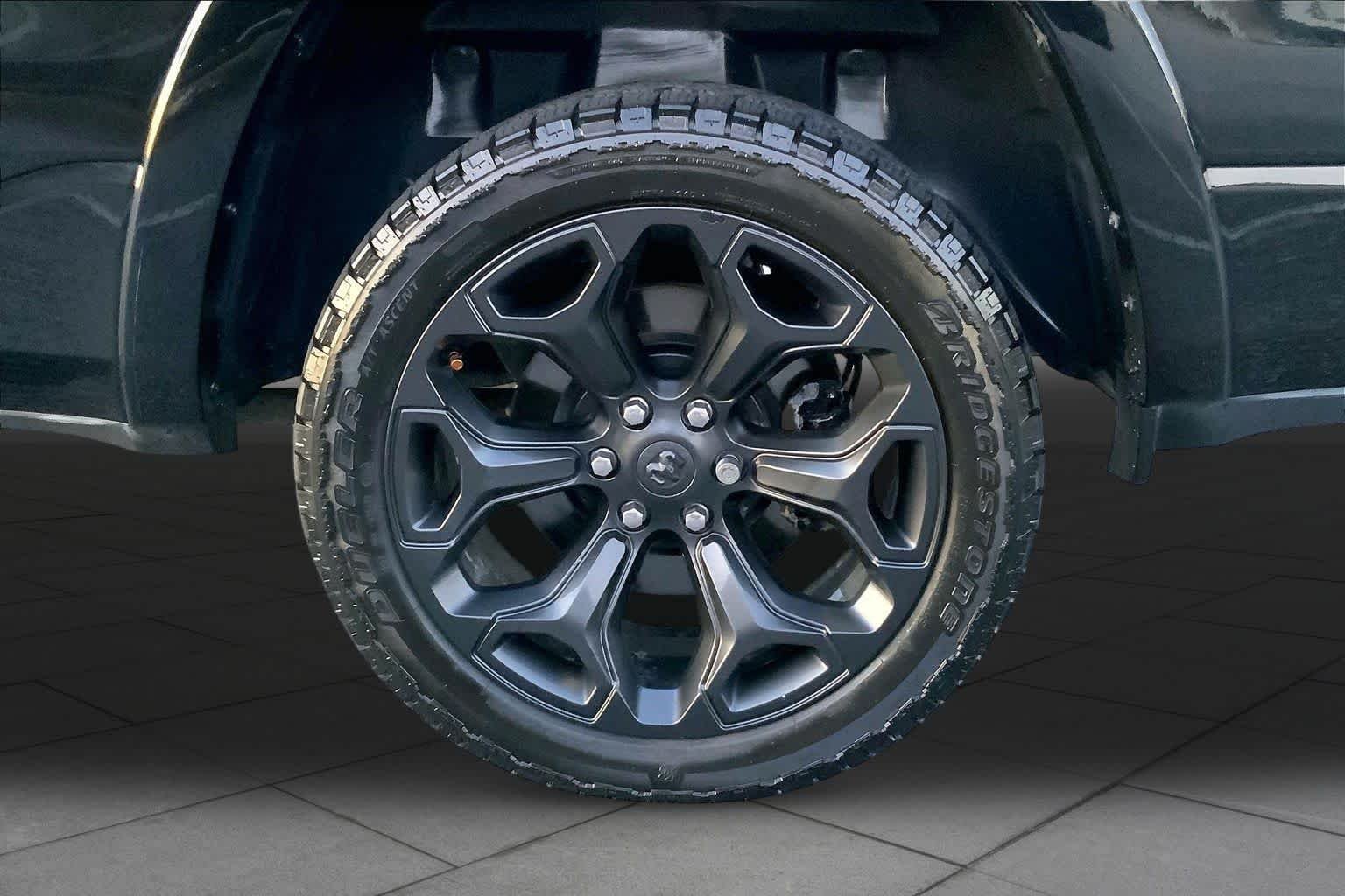 Used 2022 Diamond Black Crystal Pearlcoat Ram Limited image 9