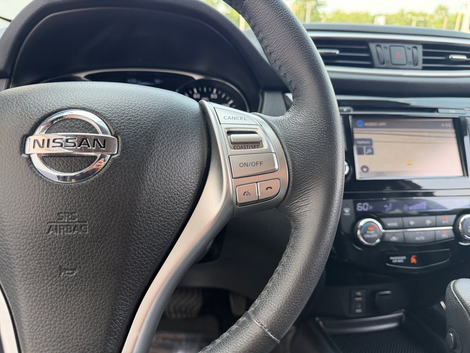 Used 2015 Super Black Nissan SL image 12