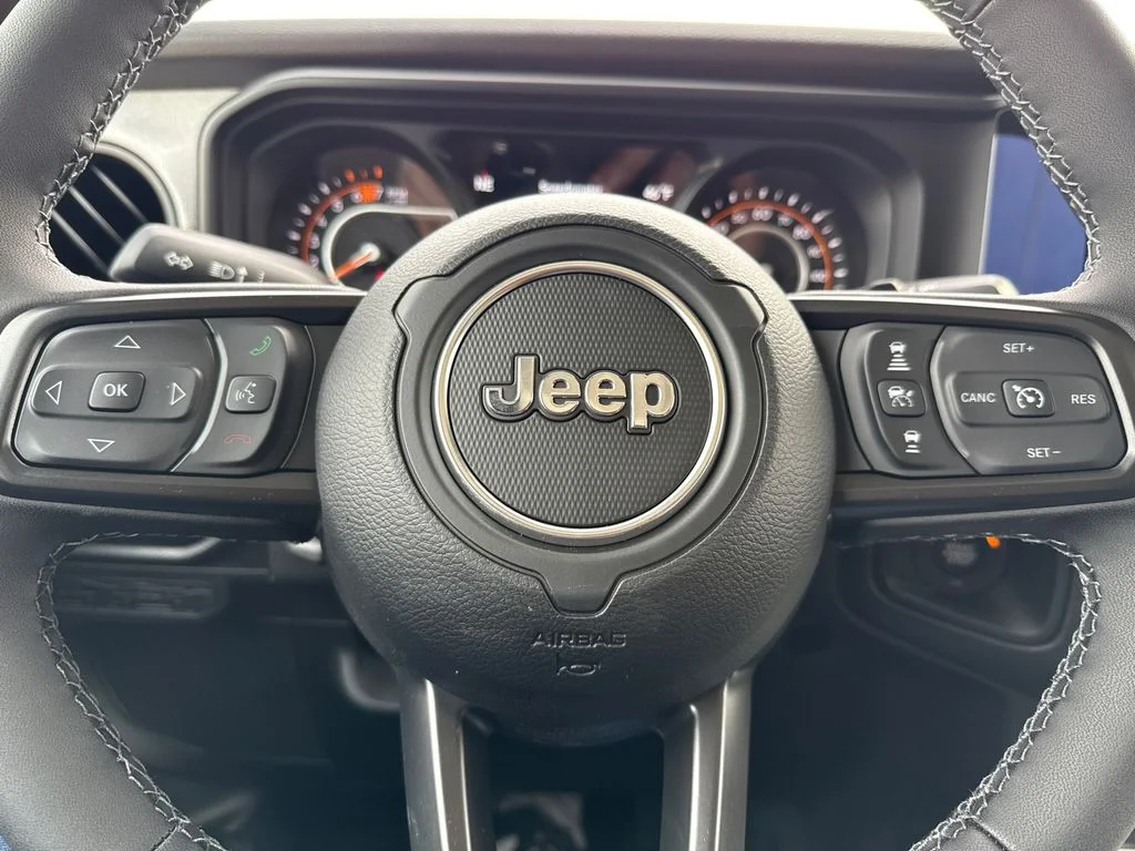 New 2026 Bright White Clear-Coat Exterior Paint Jeep Sport S image 30