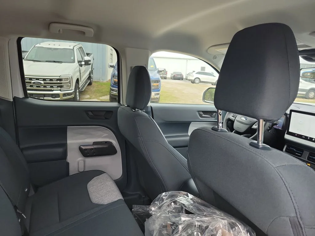New 2026 Oxford White Ford XLT image 27