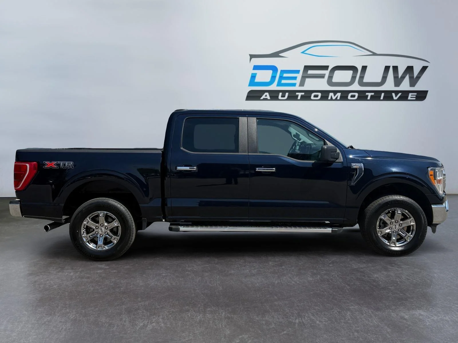 Used 2023 Agate Black Ford XLT image 2