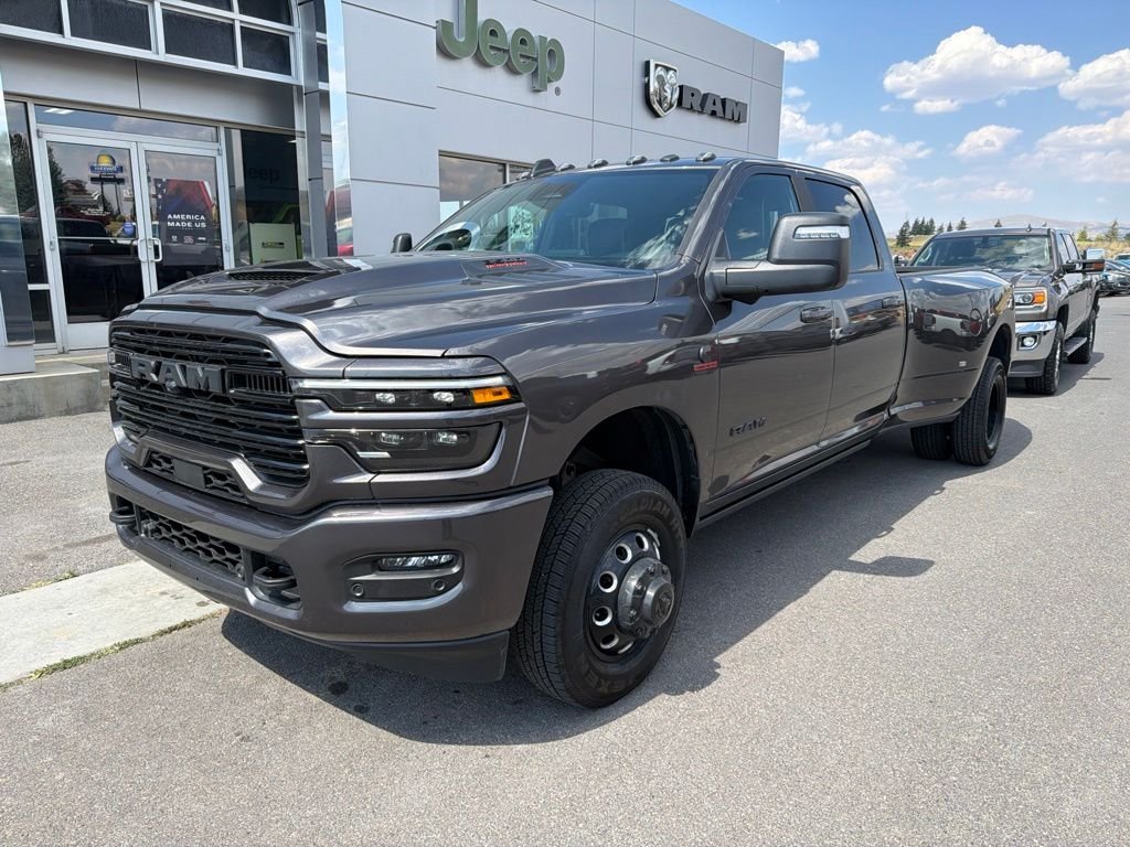 New 2026 Granite Crystal Metallic Clear-Coat Exterior Paint RAM Laramie image 3
