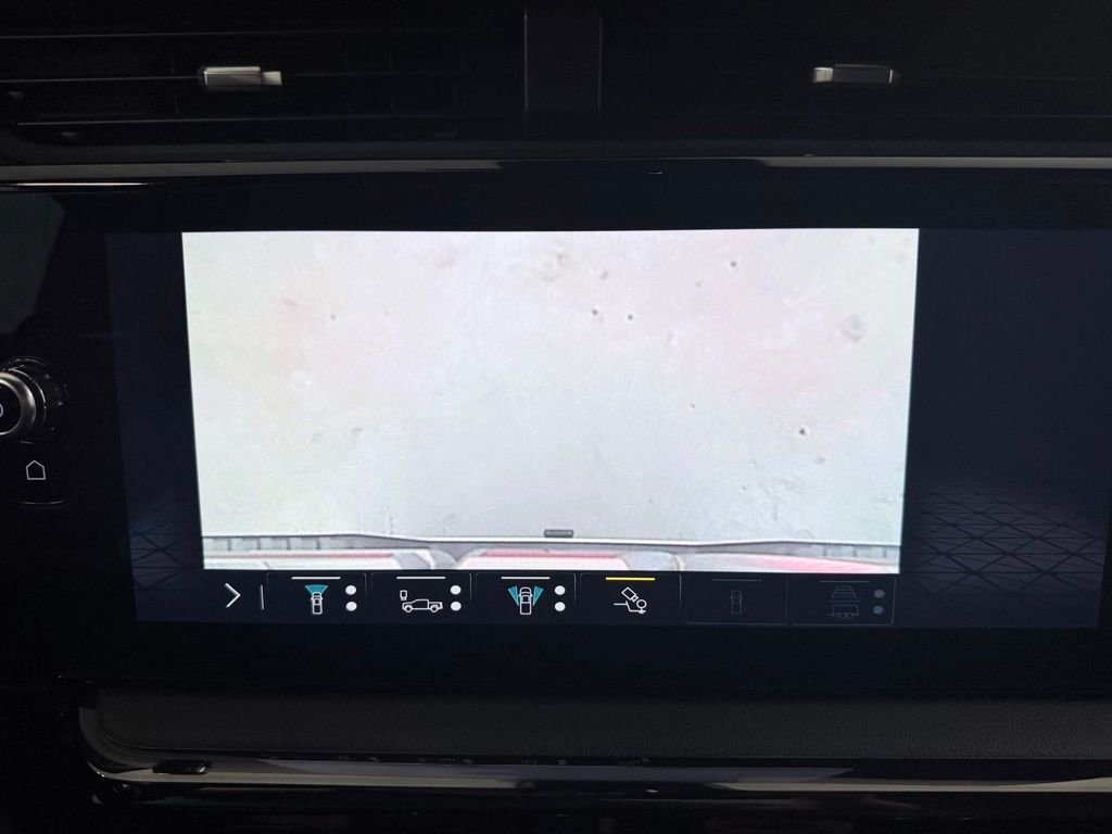 Used 2023 White GMC AT4 image 21