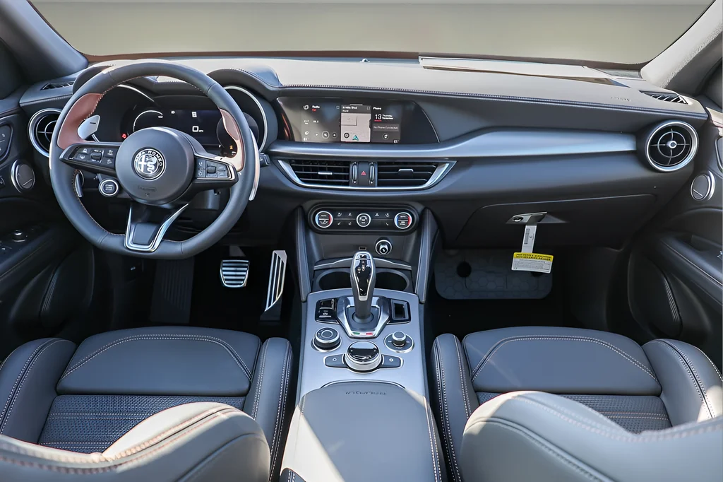 2025 Alfa Romeo Stelvio Intensa - Photo 8
