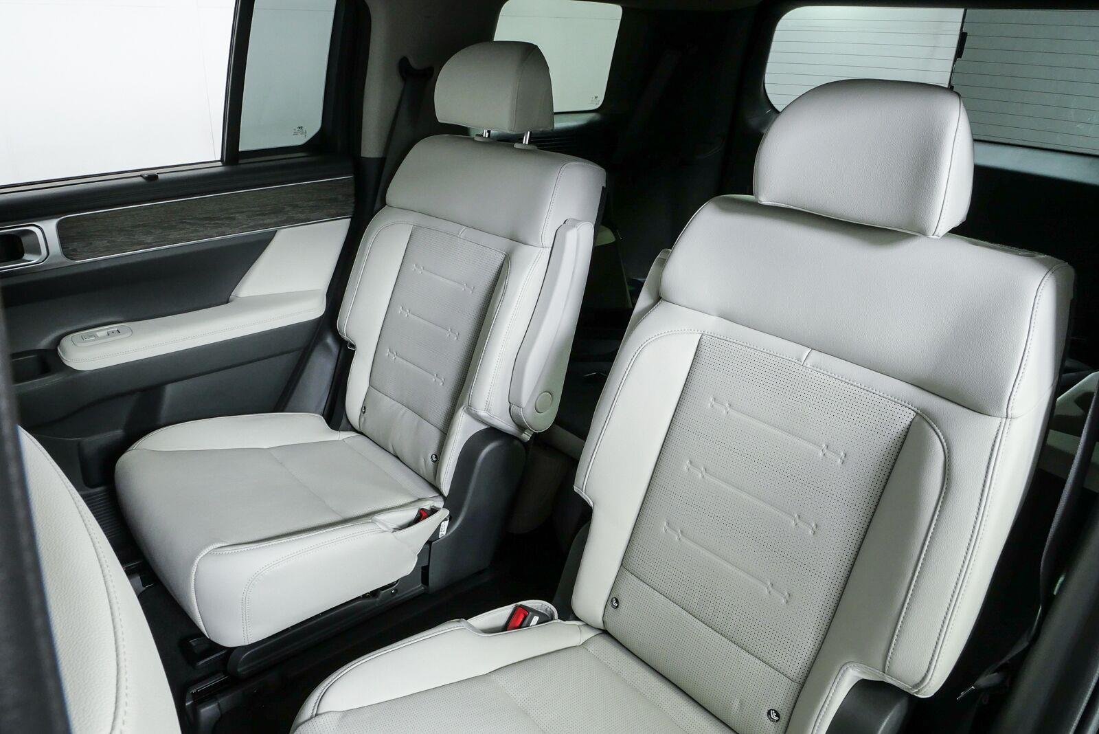 New 2026 Phantom Black Hyundai Limited FWD image 19
