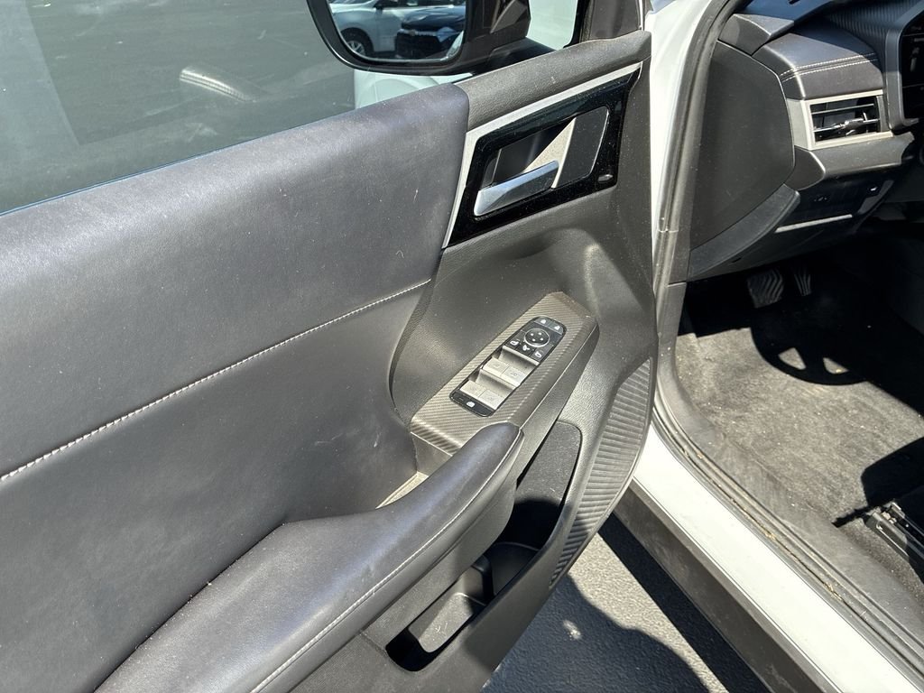 Used 2024 White Mitsubishi SE image 13
