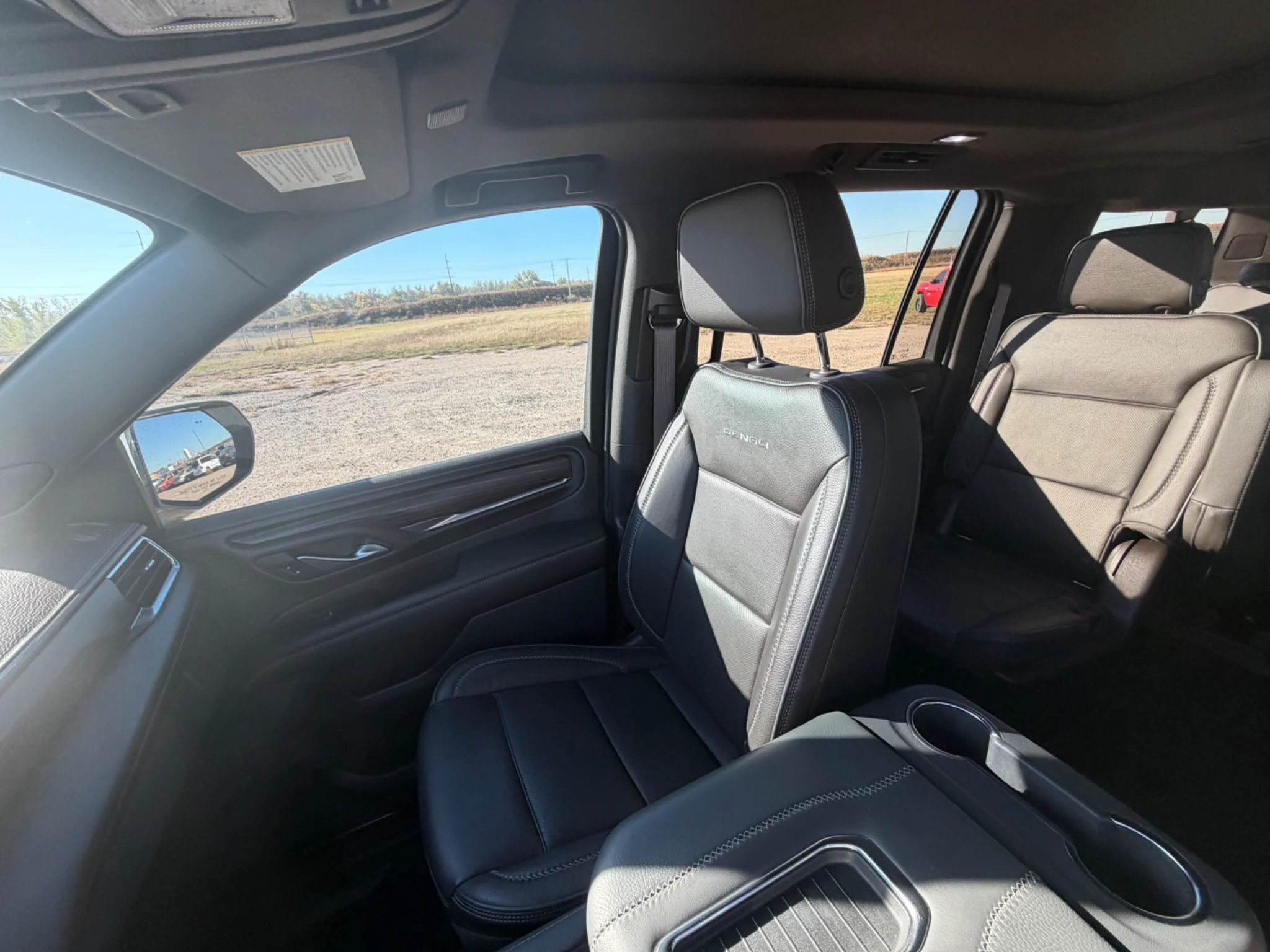 Used 2022 White Frost Tricoat GMC Denali image 13