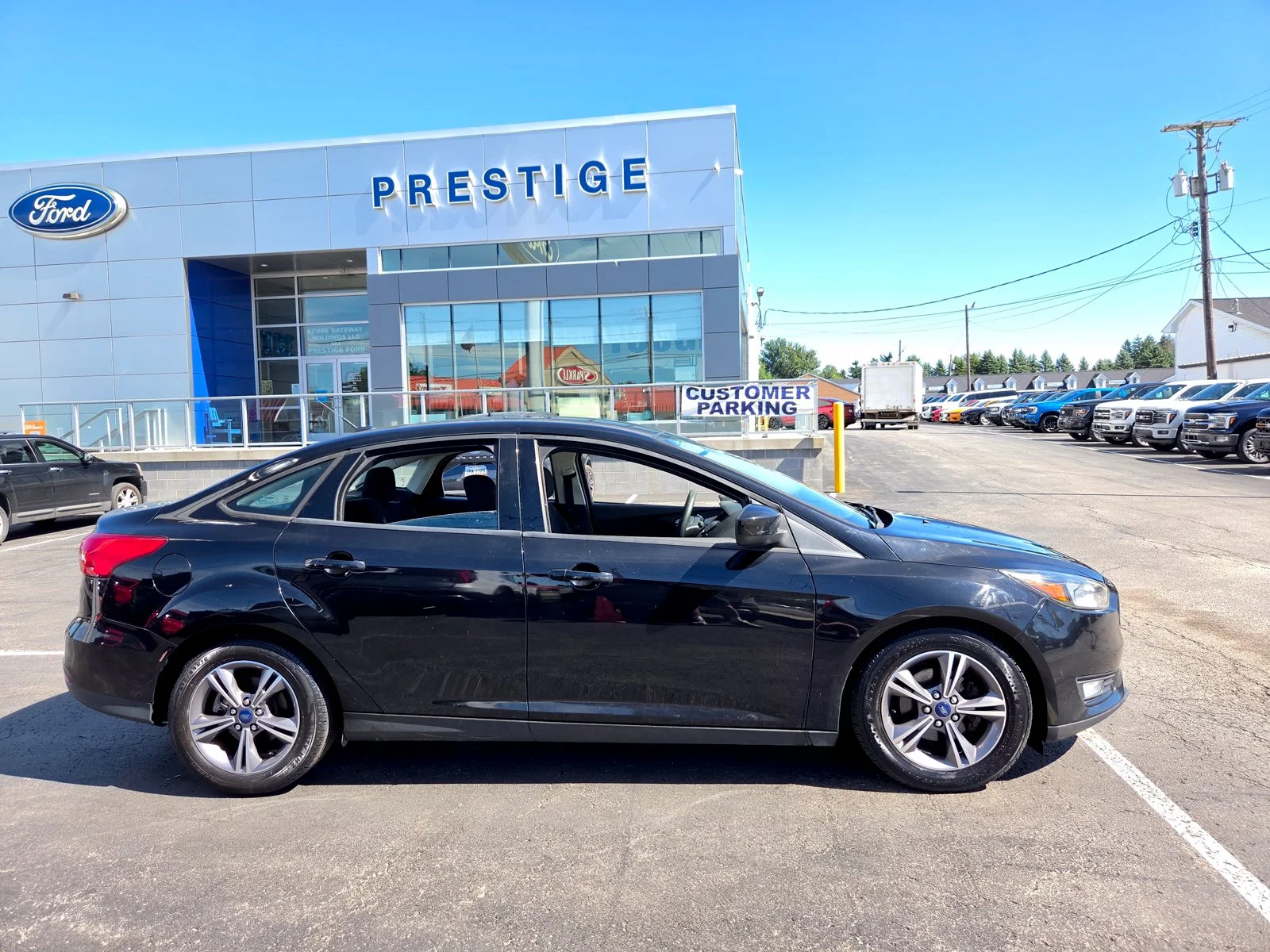 Used 2018 Ford Focus SE with VIN 1FADP3FE9JL219420 for sale in Columbiana, OH