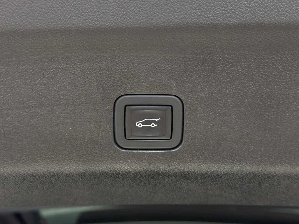 Used 2024 Summit White Chevrolet LT image 13