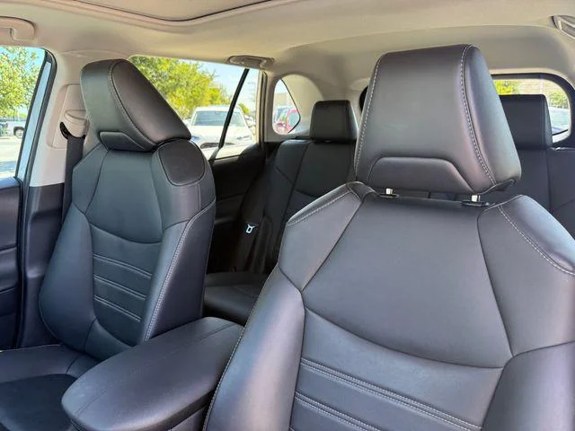 Certified Used 2022 SILVER SKY METALLIC Toyota XLE Premium image 15