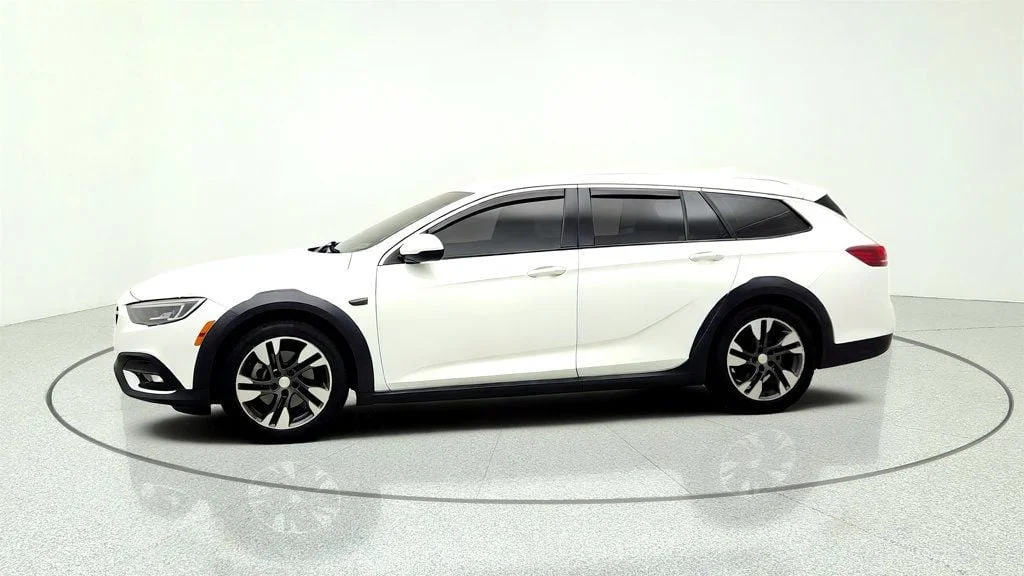 Used 2019 Summit White Buick 5dr Wagon Essence AWD image 8