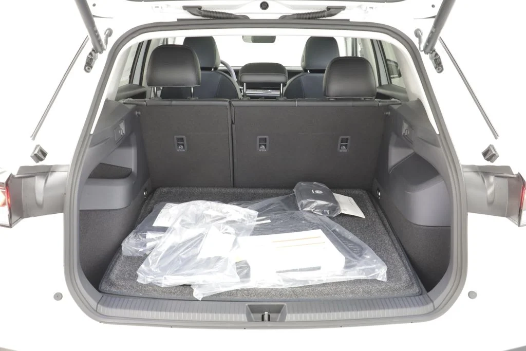 New 2026 Pure White Volkswagen 2.0T SE image 18