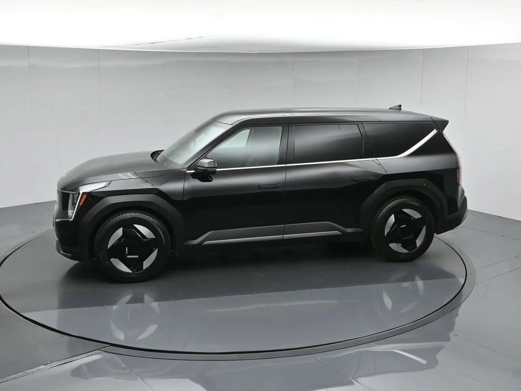 Used 2024 Black Kia Light Long Range image 48