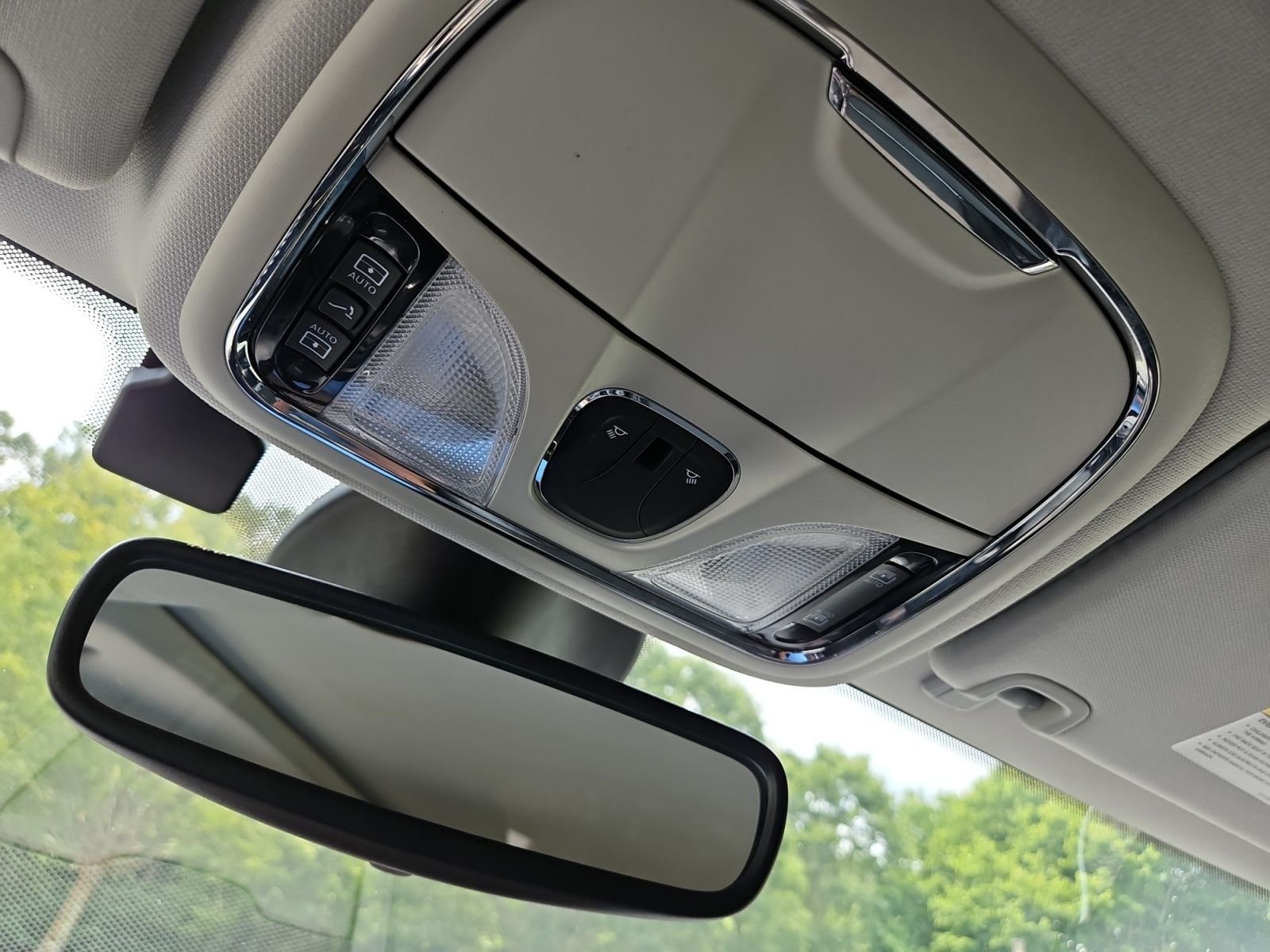 Used 2021 Beige Jeep Latitude Plus image 30