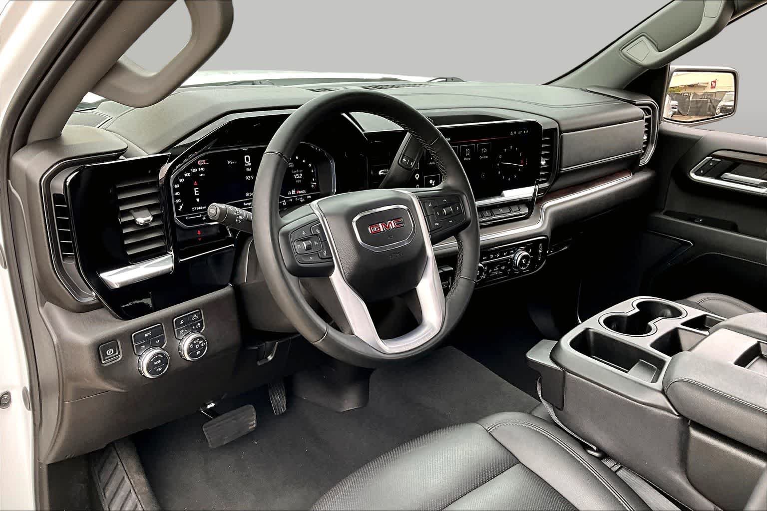 Used 2025 Summit White GMC SLT image 18
