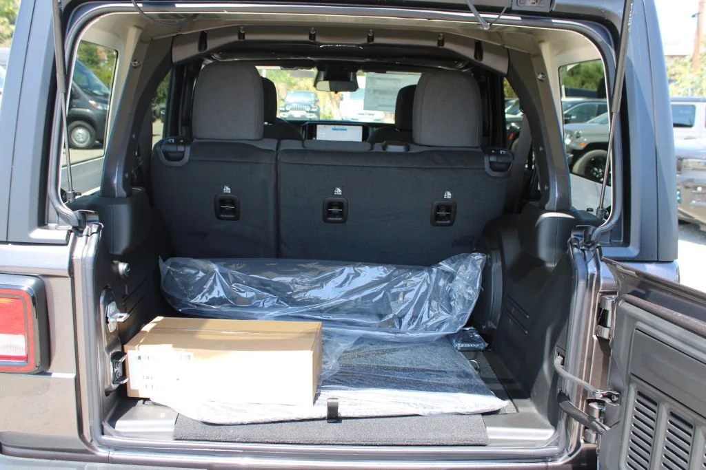 New 2026 Granite Crystal Metallic Clearcoat Jeep 85th Anniversary Edition image 10