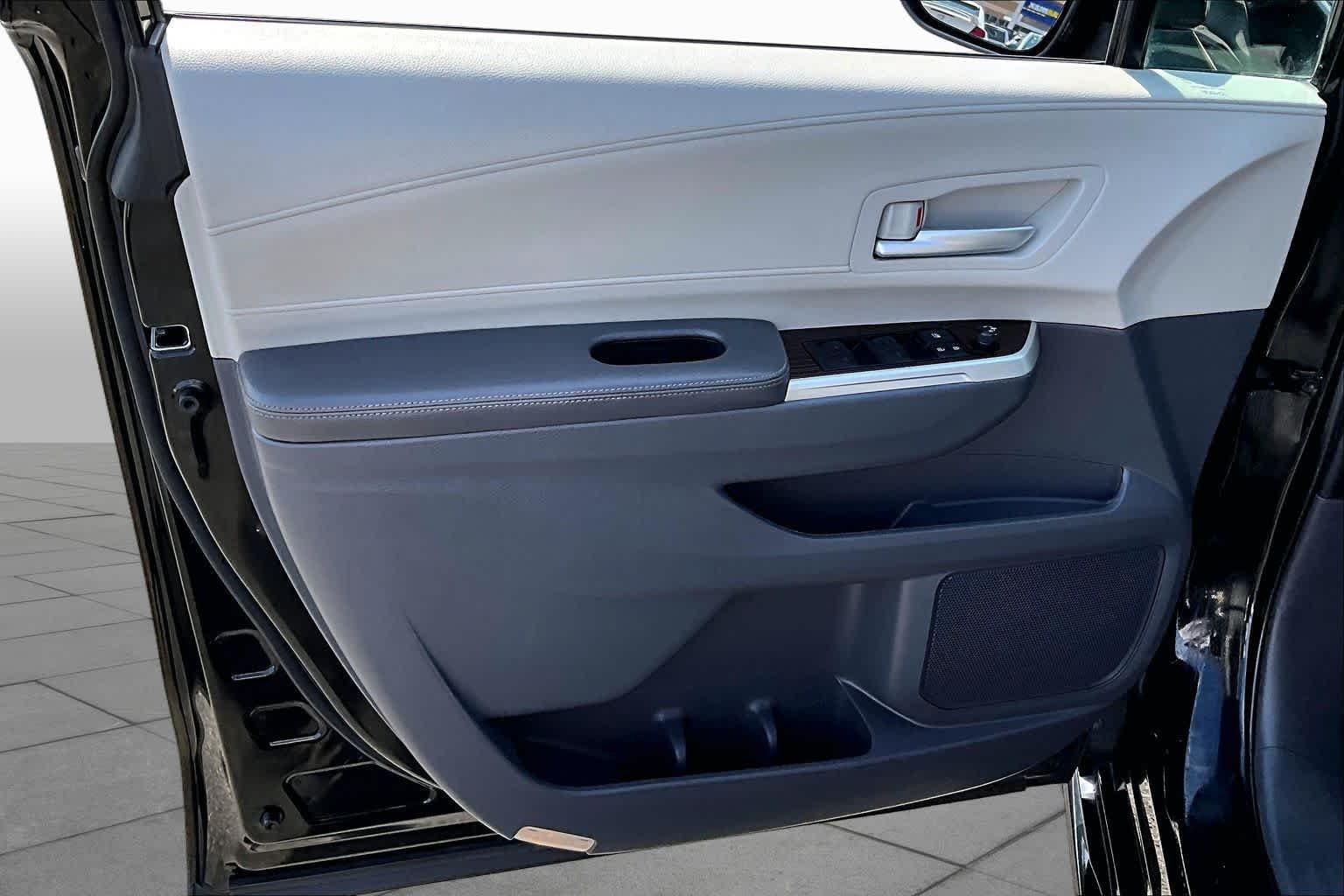 Used 2021 Midnight Black Metallic Toyota XLE image 21