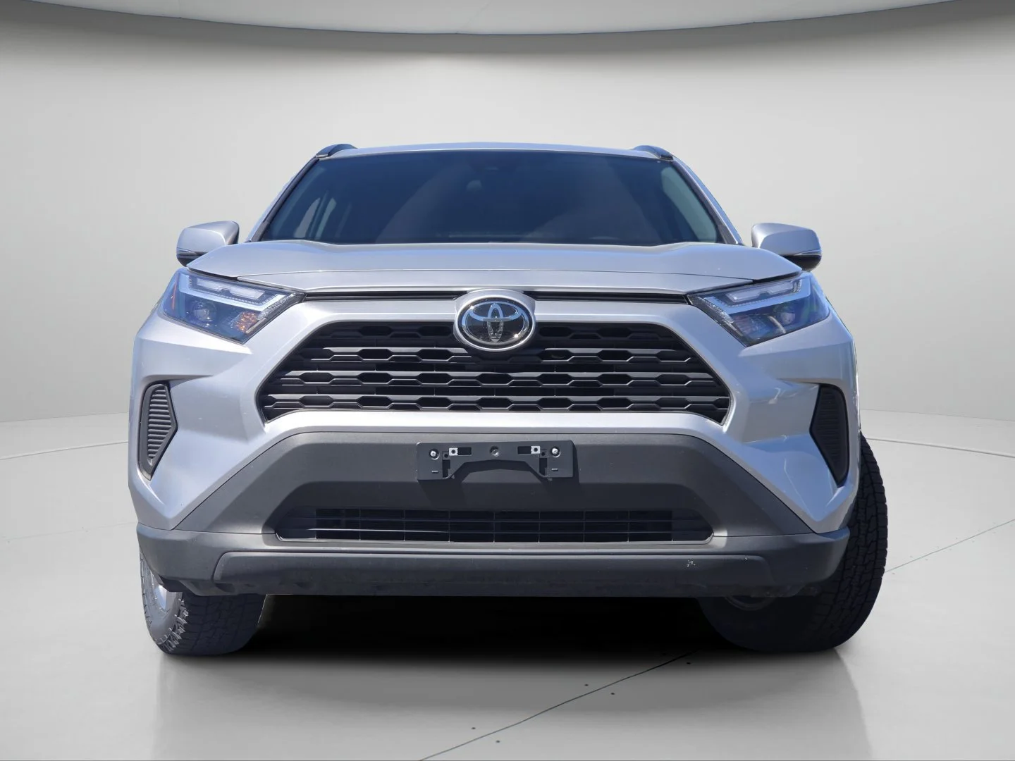 Used 2025 Silver Sky Metallic Toyota XLE image 3