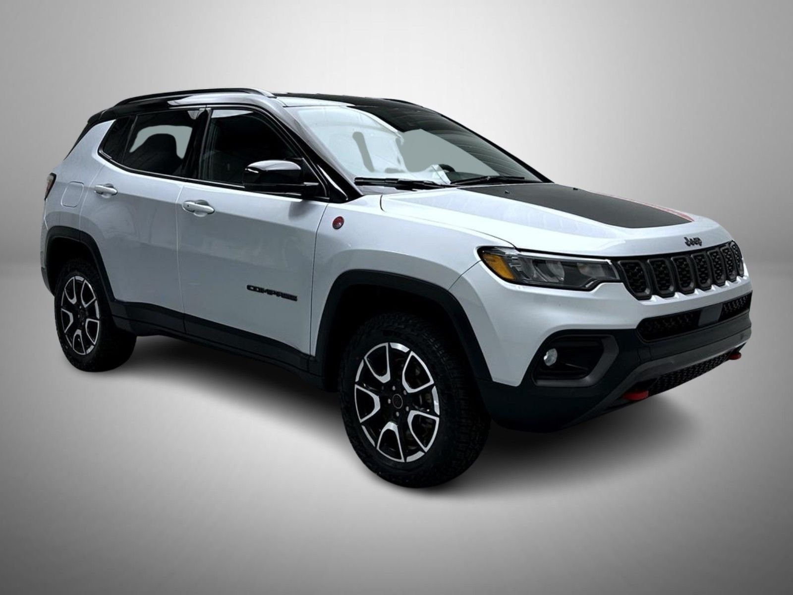 Used 2025 Silver Jeep Trailhawk image 3