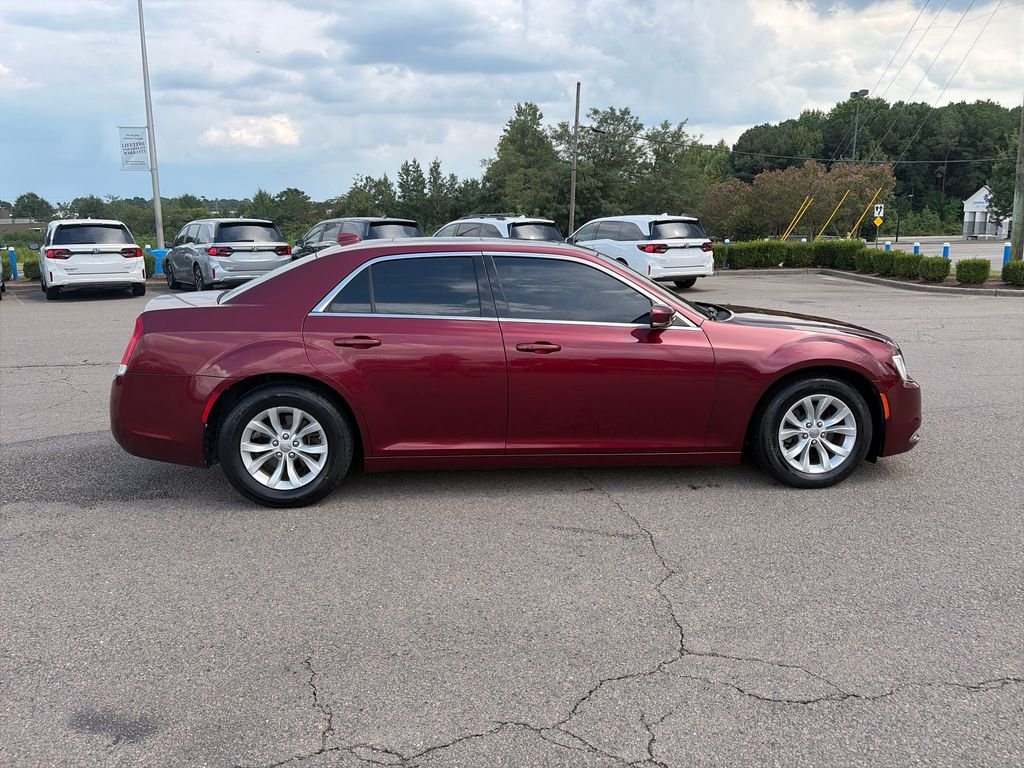 Used 2016 Velvet Chrysler Limited image 6