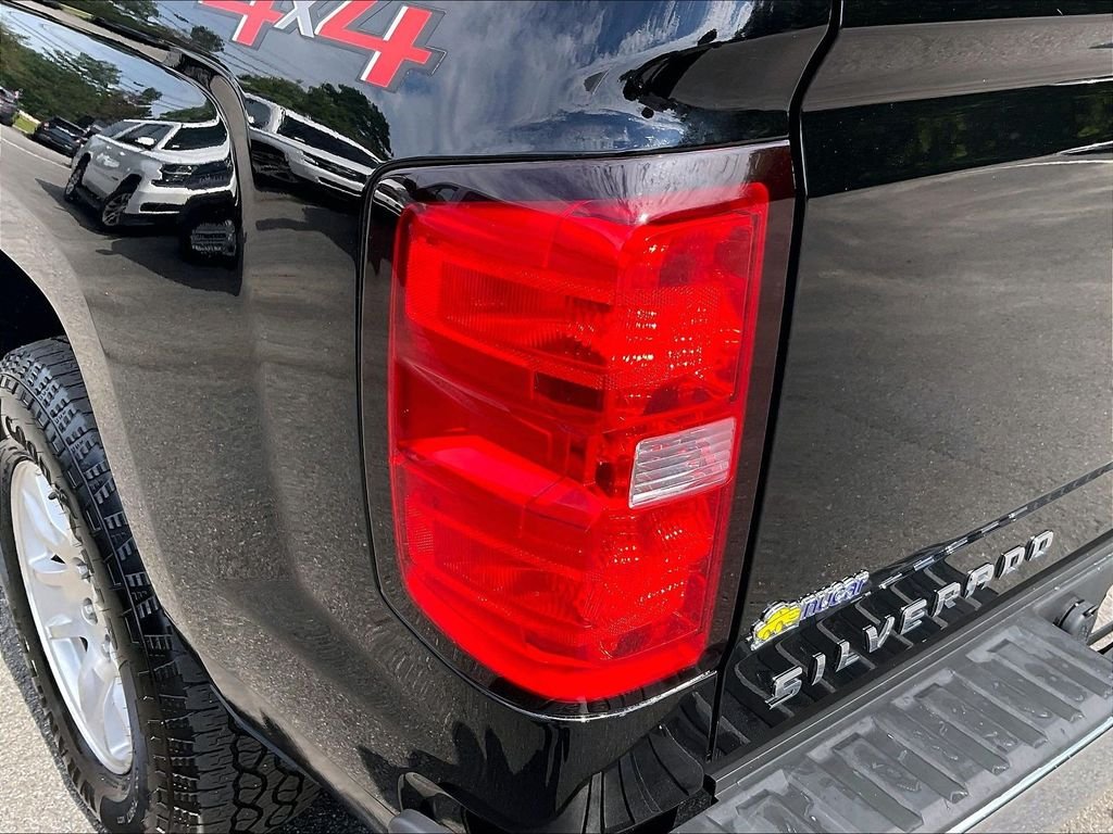Used 2018 Black Chevrolet LT image 32