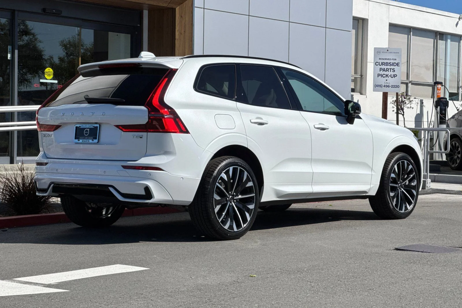 New 2026 Crystal White Volvo T8 Ultra image 2