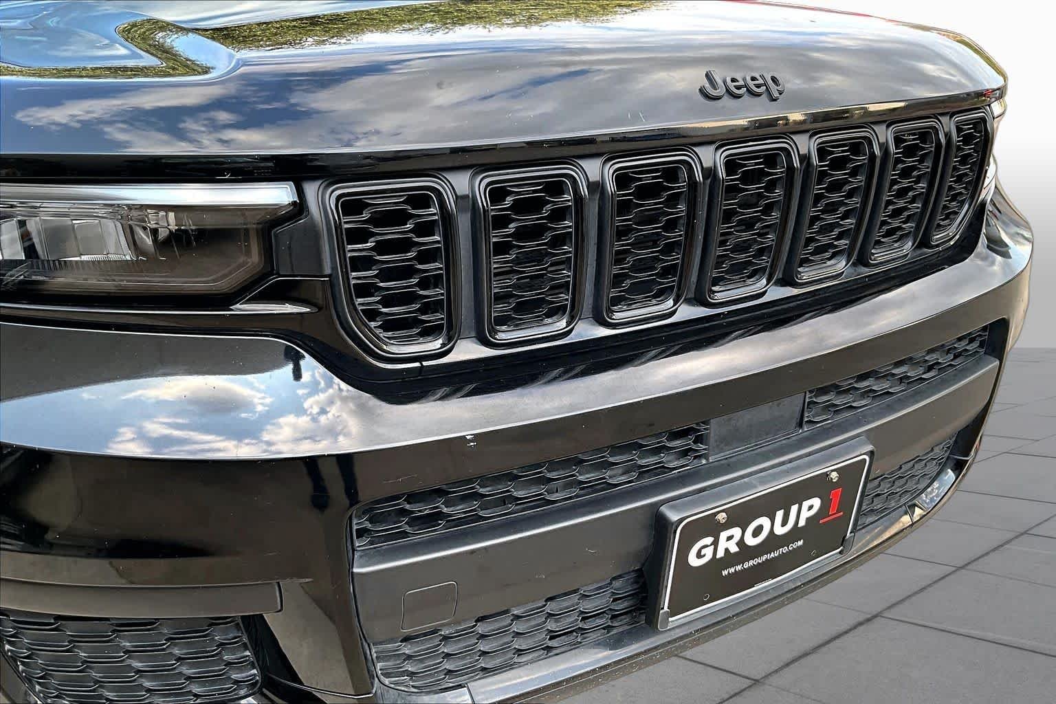 Used 2021 Diamond Black Crystal Pearlcoat Jeep Altitude image 30