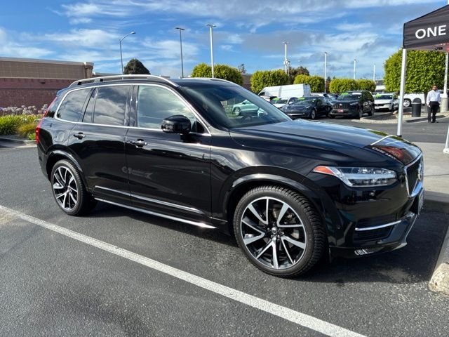 Used 2019 Black Volvo T6 Momentum image 1