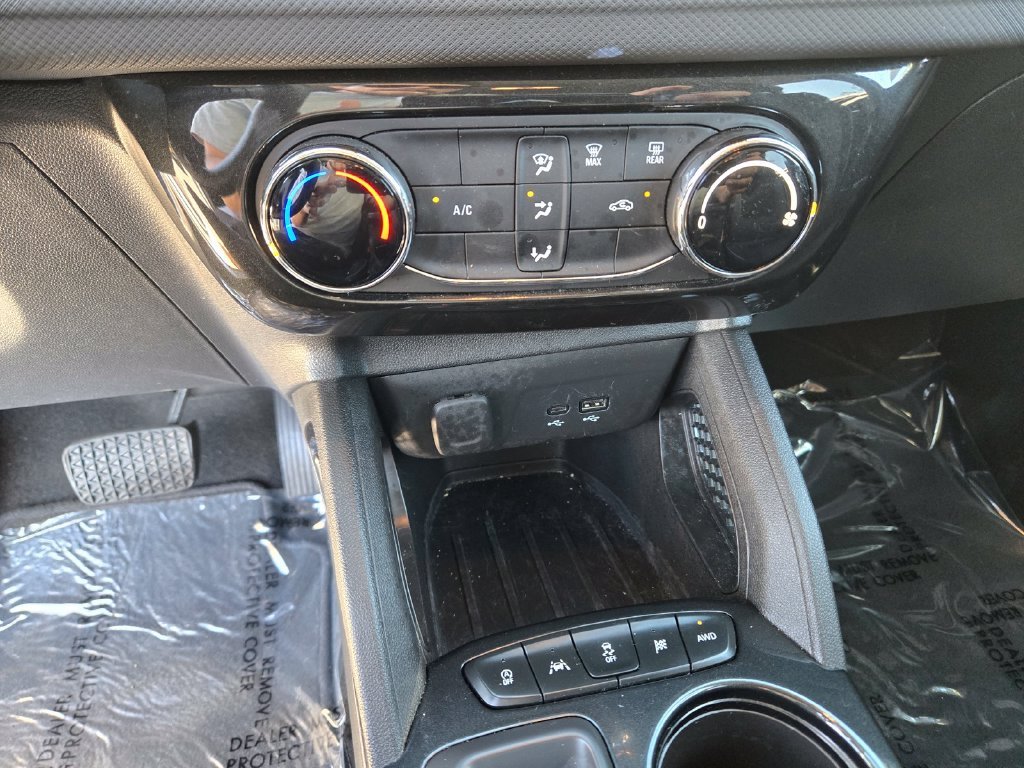 Used 2025 White Chevrolet LT image 15