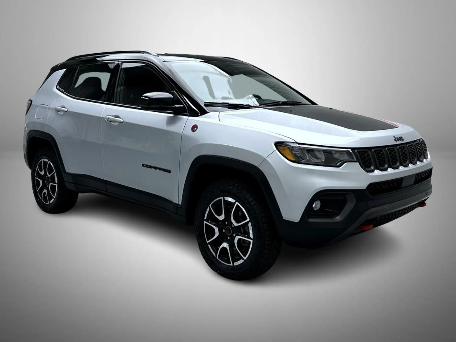 Used 2025 Silver Jeep Trailhawk image 3