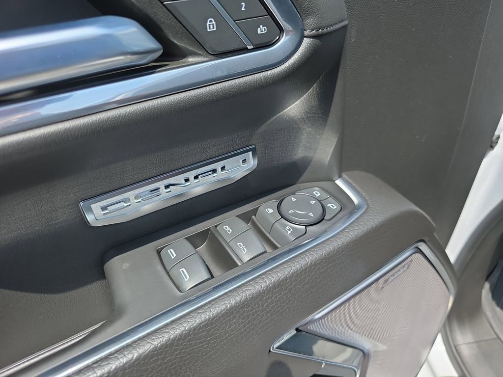 Used 2023 White GMC Denali image 20
