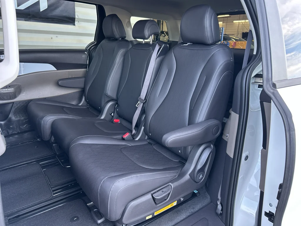 New 2026 Snow White Kia LXS image 10