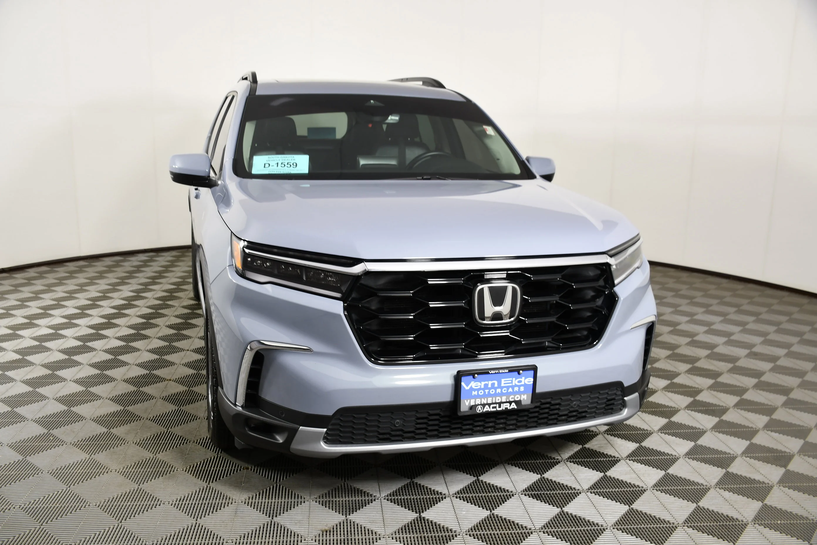 Used 2025 Gray Pearl Honda Touring image 3