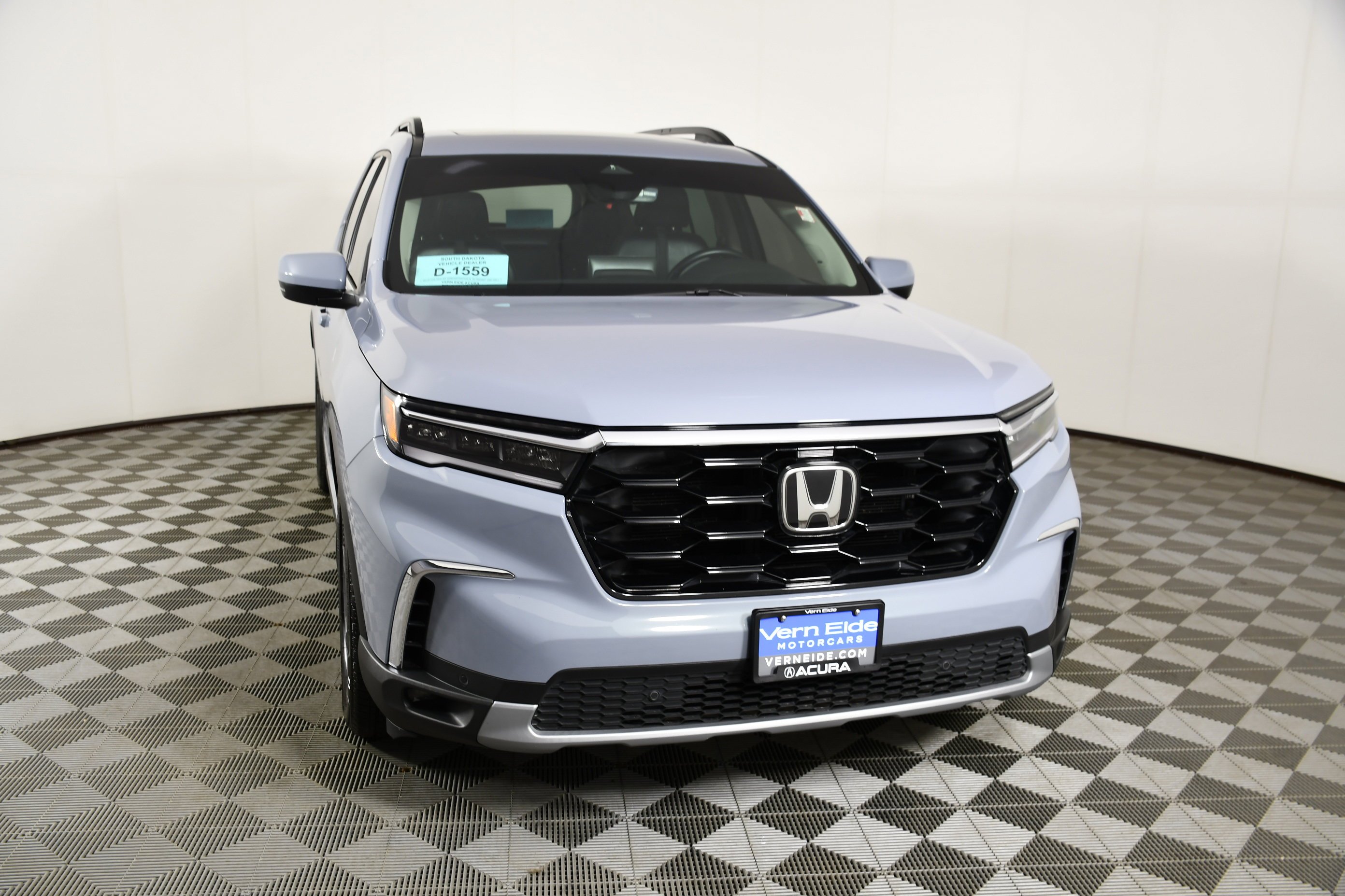 Used 2025 Gray Pearl Honda Touring image 3