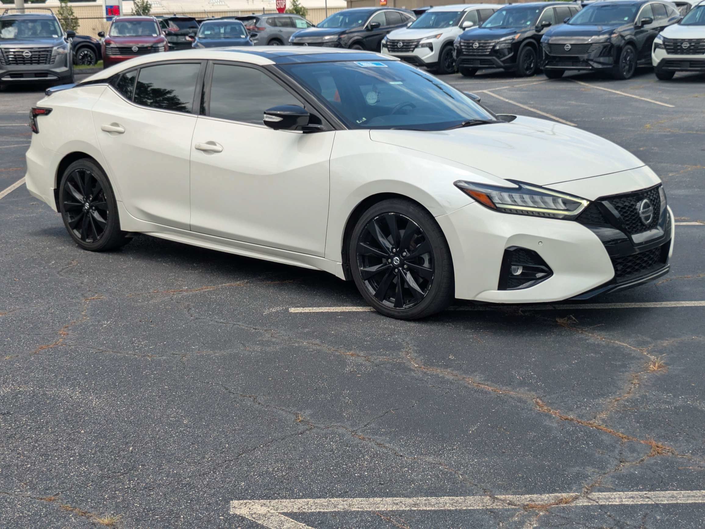 Used 2022 White Nissan SR image 1