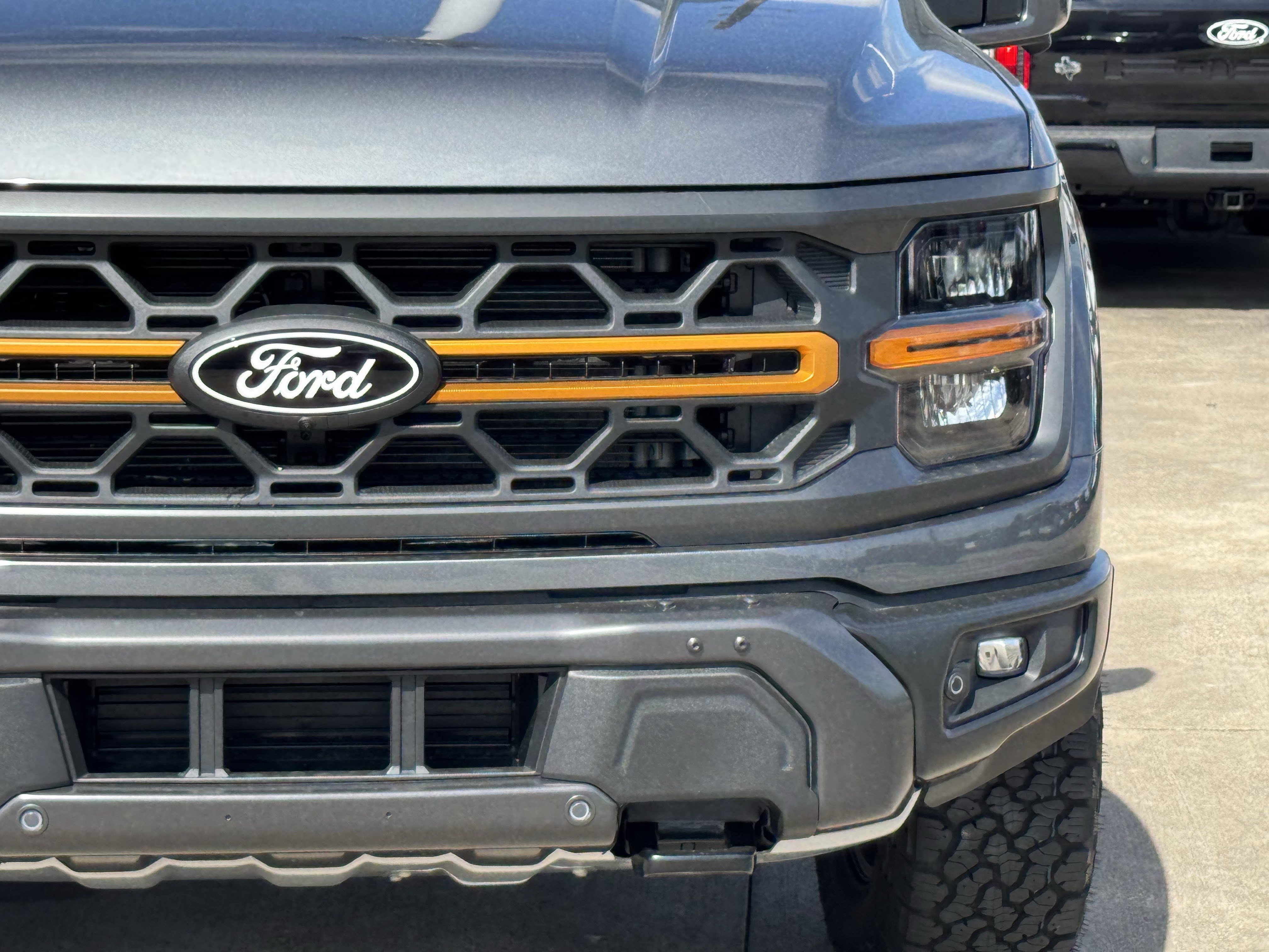 New 2026 Carbonized Gray Metallic Ford Tremor image 4