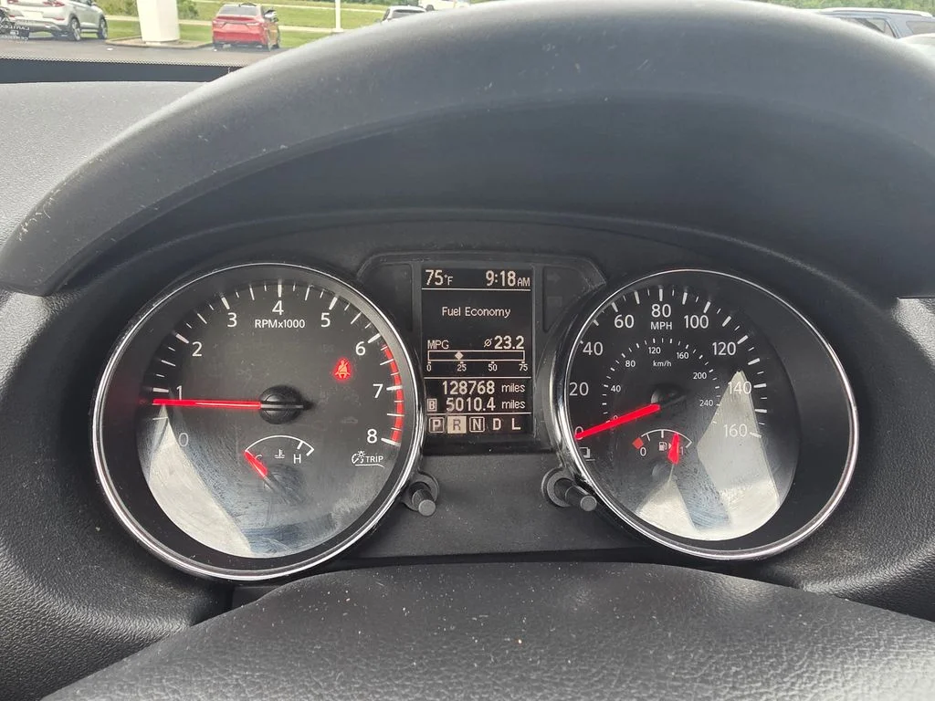 Used 2011 Platinum Graphite Nissan SV image 18